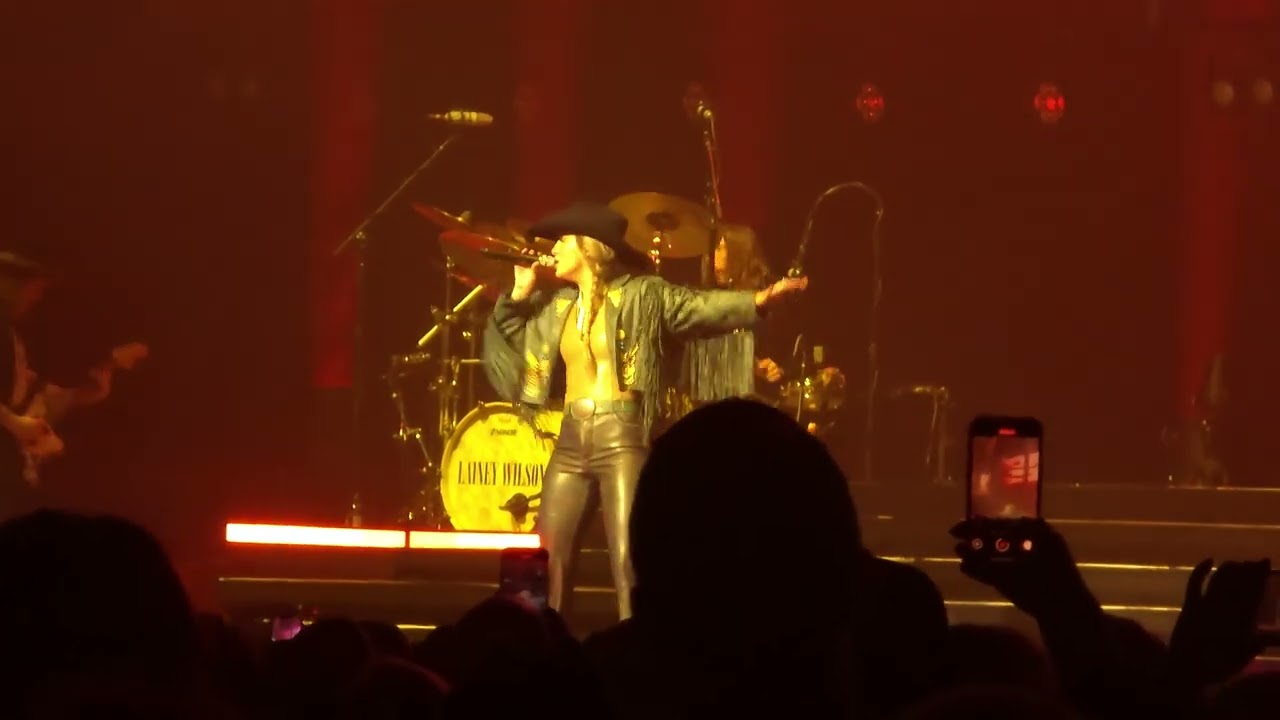 Heart like a Truck - Lainey Wilson Live at Country 2 Country Glasgow 2025