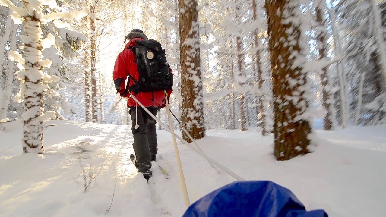 Going on Snow - Night in the Wind Shelter
