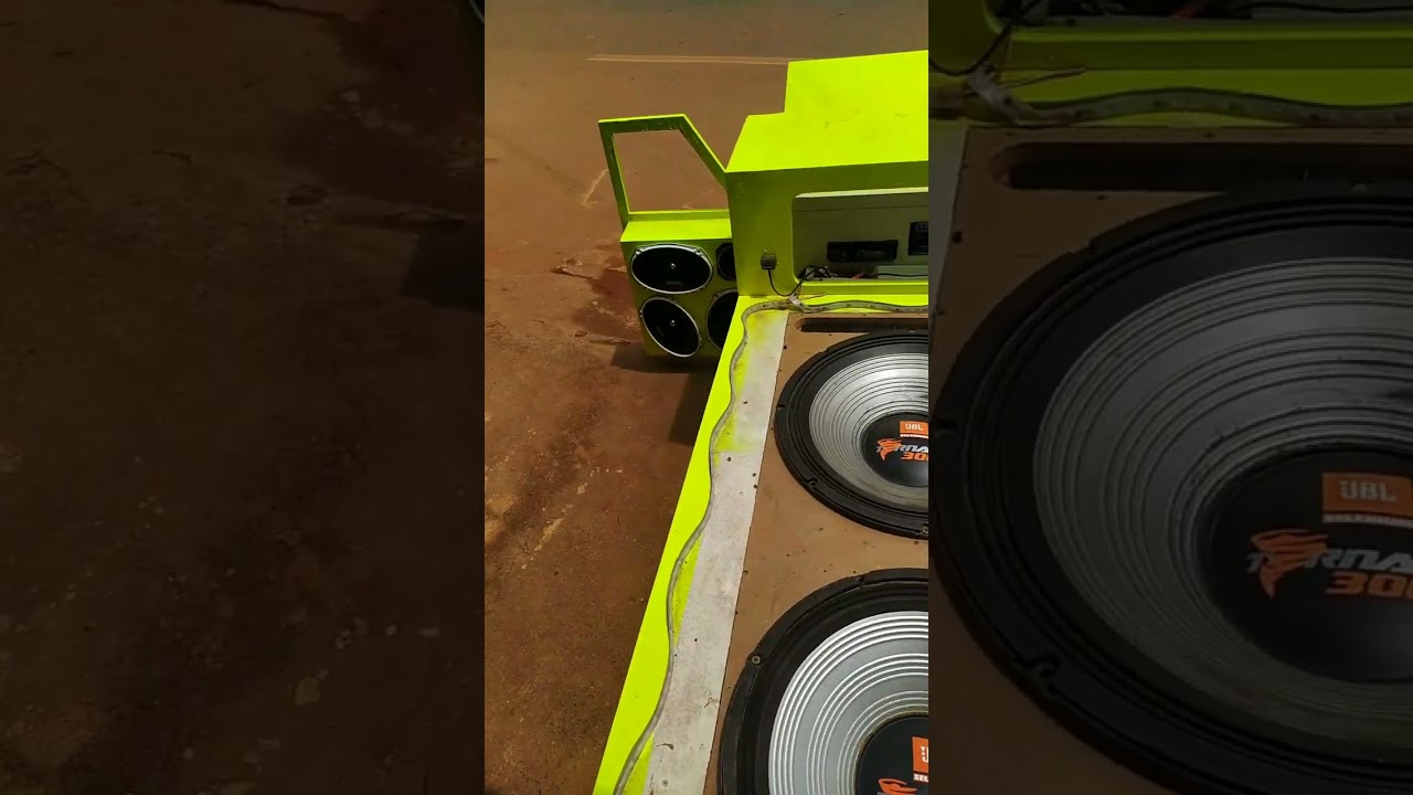 mini Saveiro com som automotivo 2 tornado de 18 polegadas de 3000