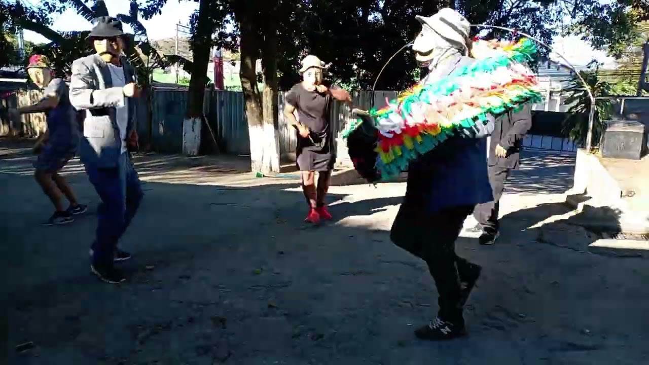 TRADICIONALES VIEJOS BAILANDO. 