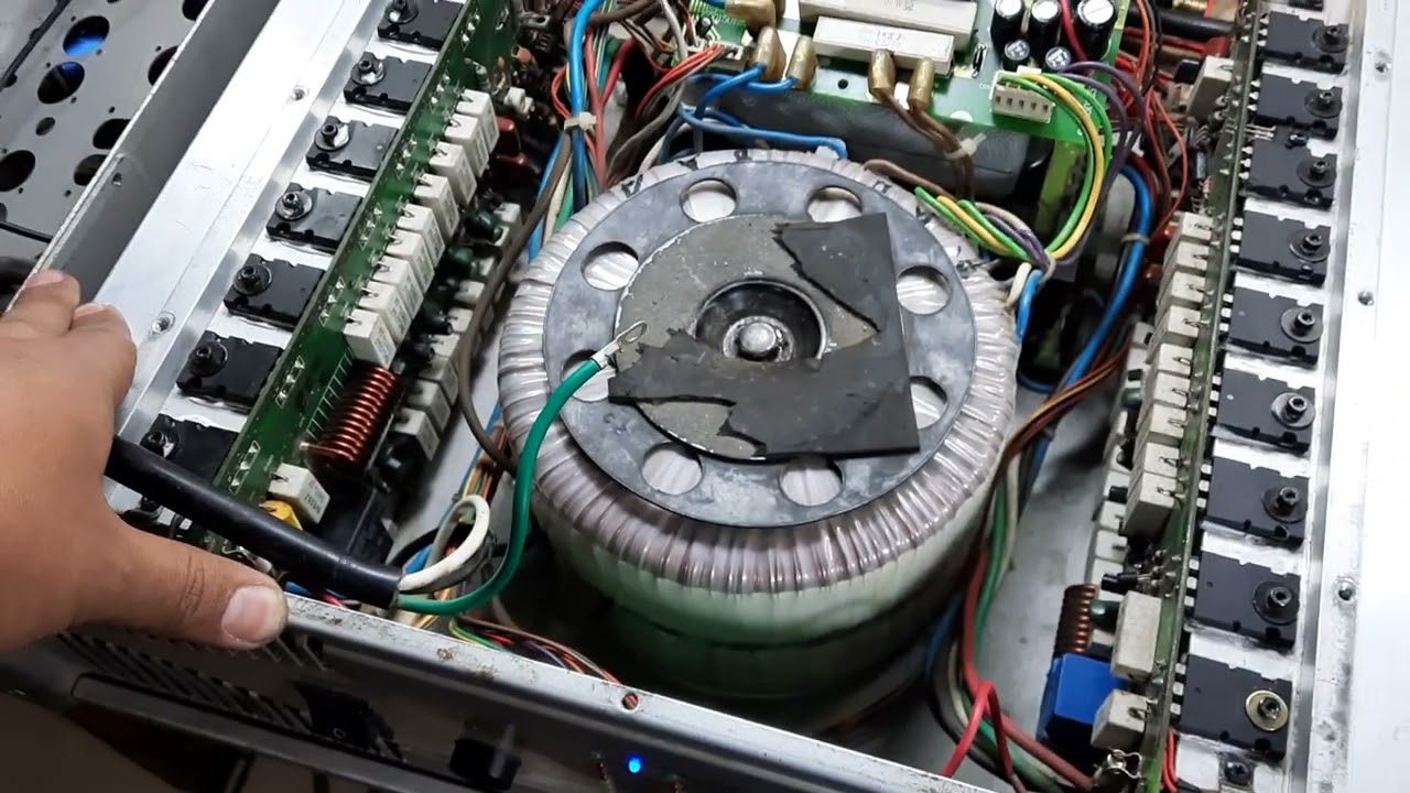 amplificador american audio v4000plus igual al pro 30 de bakstage.
