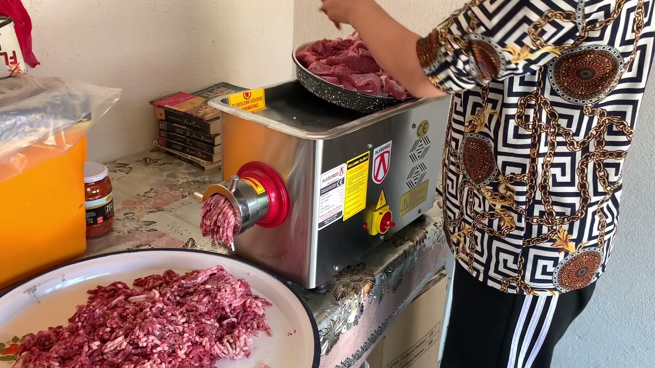 HAYIRLI BAYRAMLAR || KIYMA MAKİNESİ ALDIK || KIYMA ÇEKİYORUZ
