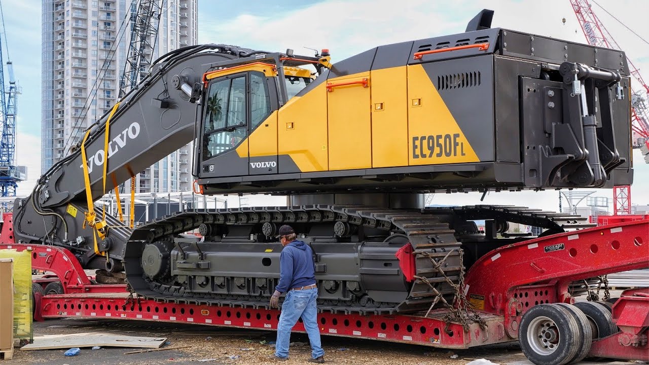 Volvo's Largest Excavator Moving from Conexpo 2020