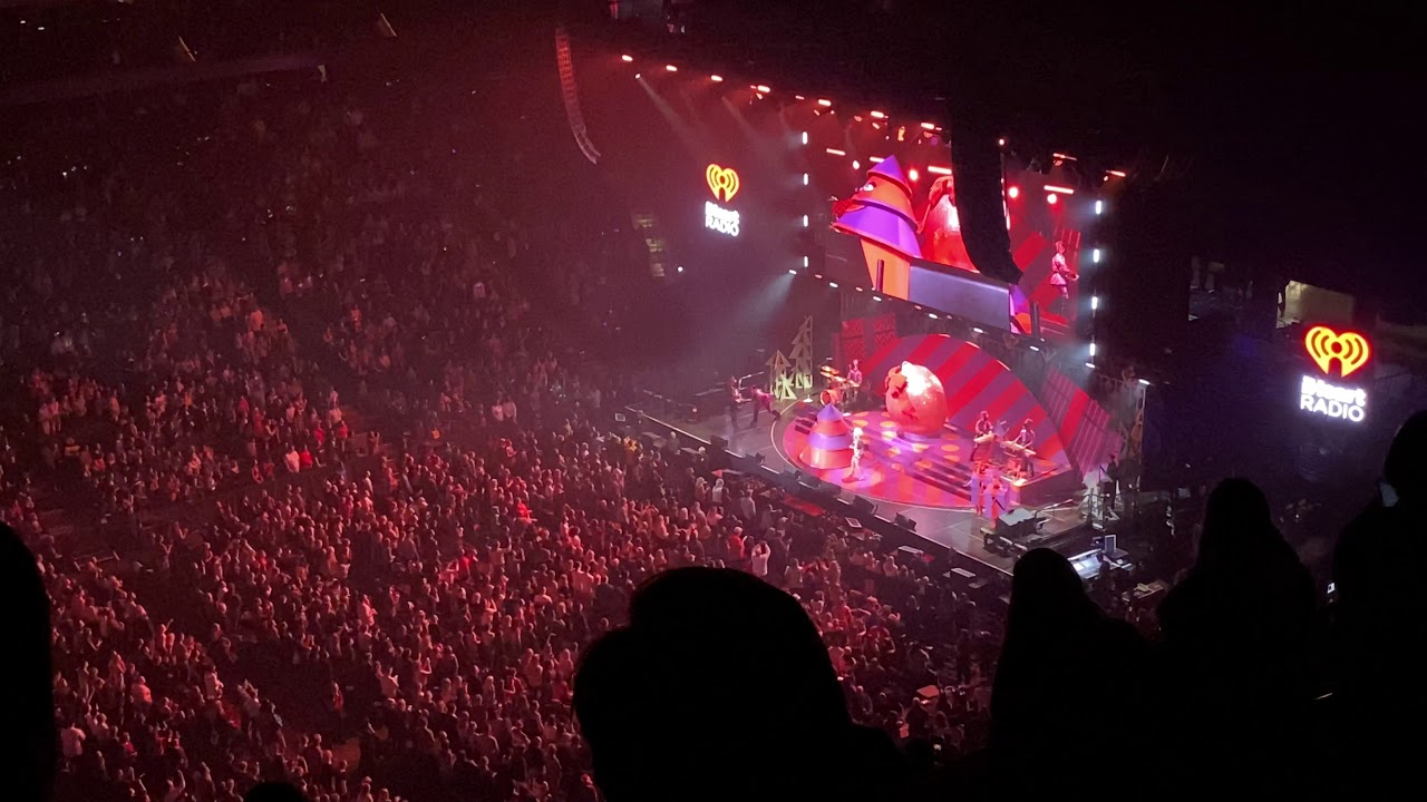 Katy Perry live at Xcel Energy Center (roar)