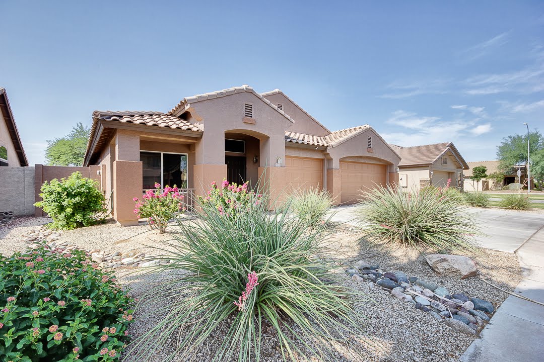 513 W Thompson Pl, Chandler AZ 85286 by Fulton Homes in Sienna Heights