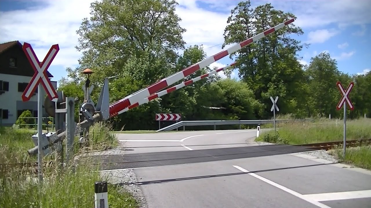 Spoorwegovergang Sankt Martin im Innkreis (A) // Railroad crossing // Bahnübergang