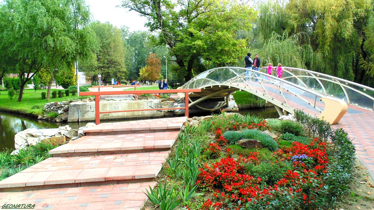 Romania.  Pitesti. Parcul Trivale. Lunca Argesului. Strand. Tineretului. Centru de Craciun.