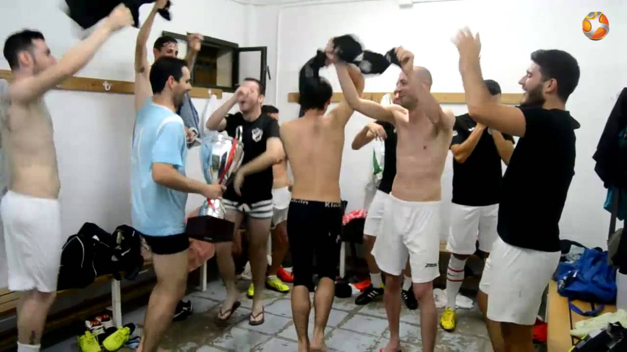 fútbol 7 Bravo.  Celebración en los vestuarios Dpvo. Choroní