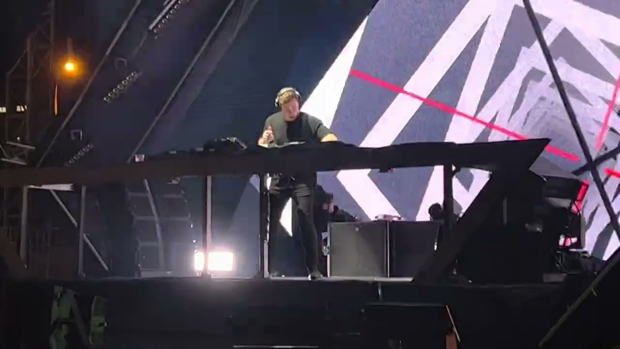 HARDWELL x TIMMY TRUMPET x MADDIX - REVOLUTION (IG)