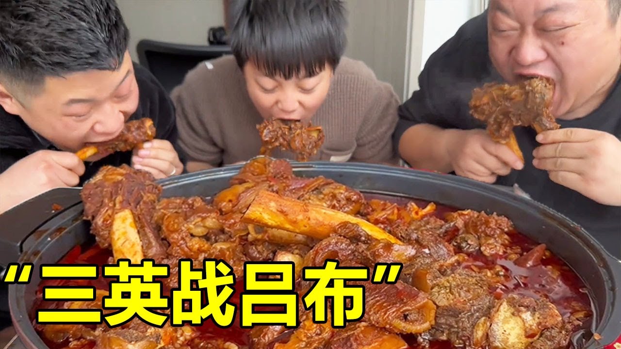 下大雪胖龙出门买牛小排，回家用铁锅做道“三英战吕布”，软糯脱骨直接用手抓着吃真解馋【胖龙的小生活】