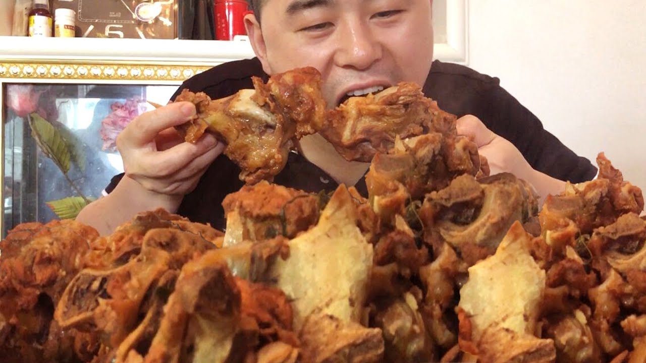 【超小厨】74元买10斤猪大骨，做一锅&ldquo;酱大骨&rdquo;，三个男人啃，不够吃！
