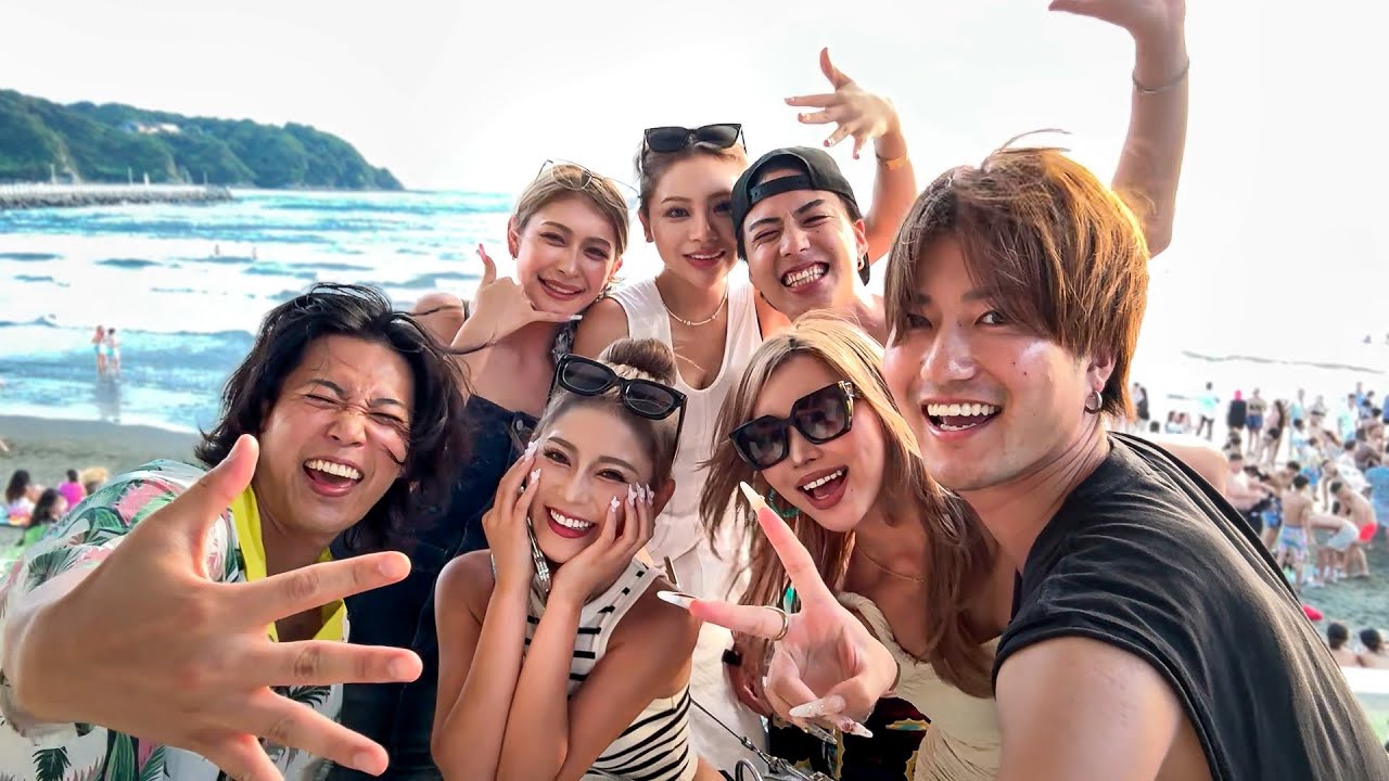 ギャルと海の家で爆飲...爆騒ぎ！
