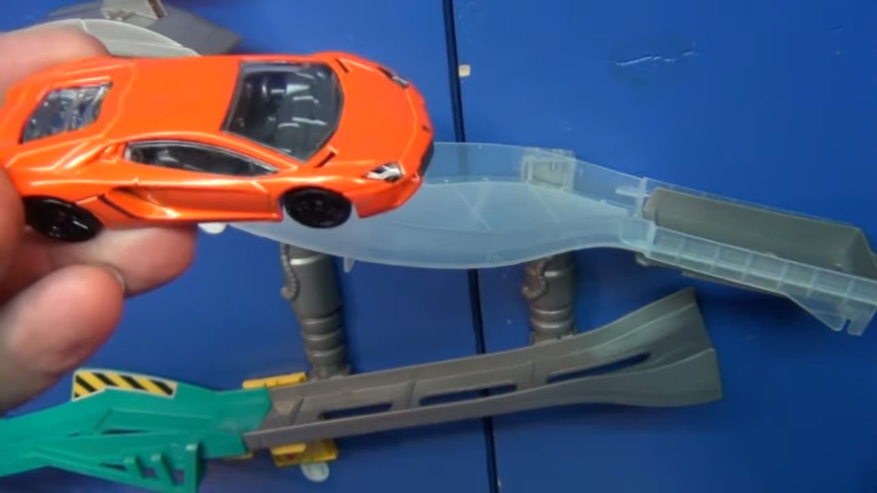Wall Tracks Drift Rally Spinout from Hot Wheels
