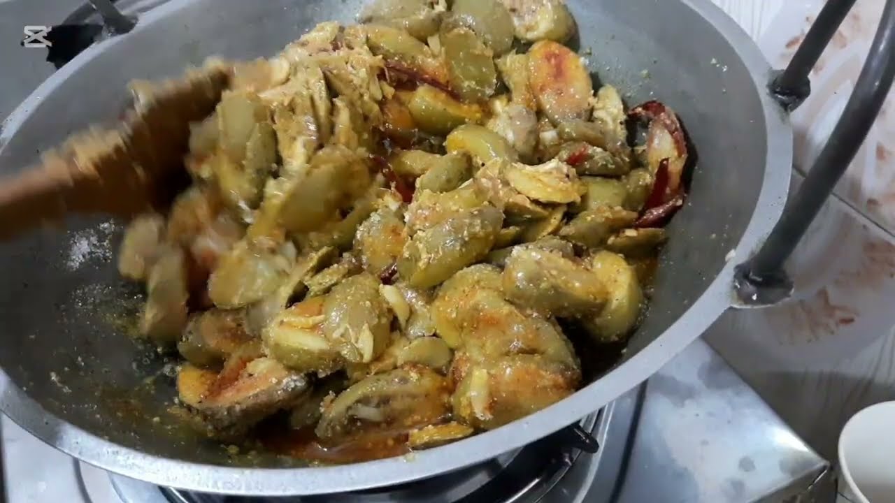 কোন রকম রোদে দেয়ার ঝামেলা ছাড়াই বছরের পর বছর খেতে পারবেন এই আচার ।