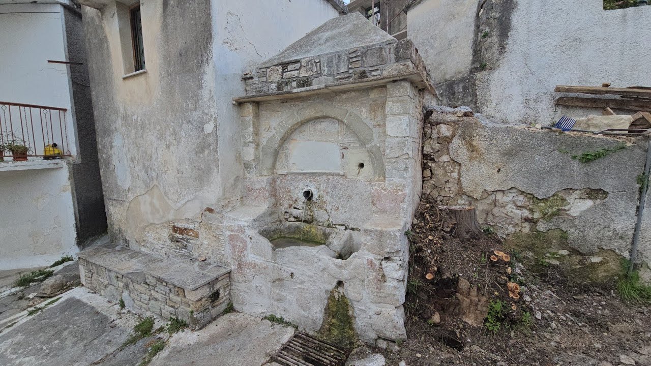 Η βρύση του Καδή στη Χώρα Σάμου έτρεξε Νερό ( πρώτη φορά τη βλέπω στα 46 χρόνια που μένω στο χωριό)