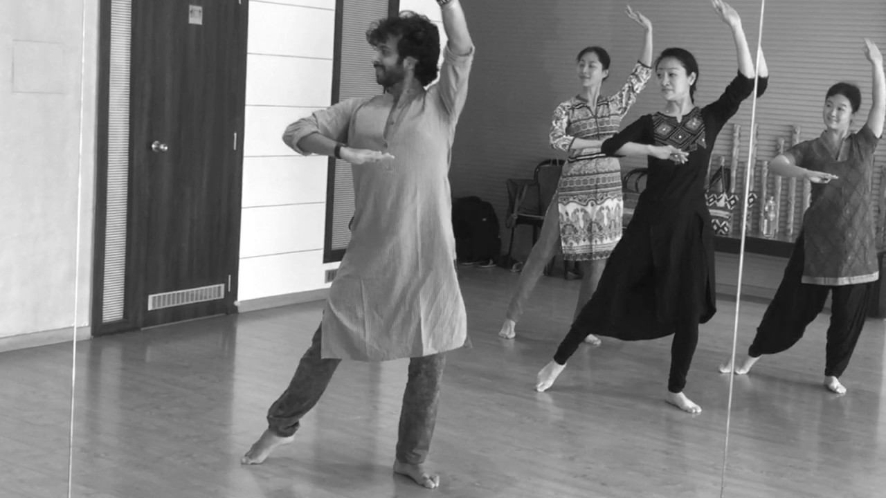 Learn steps on O Re Piya- Workshop with Chinese Students- Devesh Mirchandani