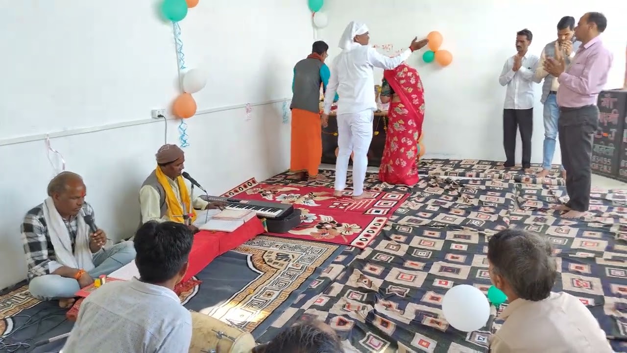 श्री रामायण जी और श्री हनुमान जी की आरती श्री माधव दूध और मावा, पनीर डेयरी महोली तहसील चंदेरी🙏🙏