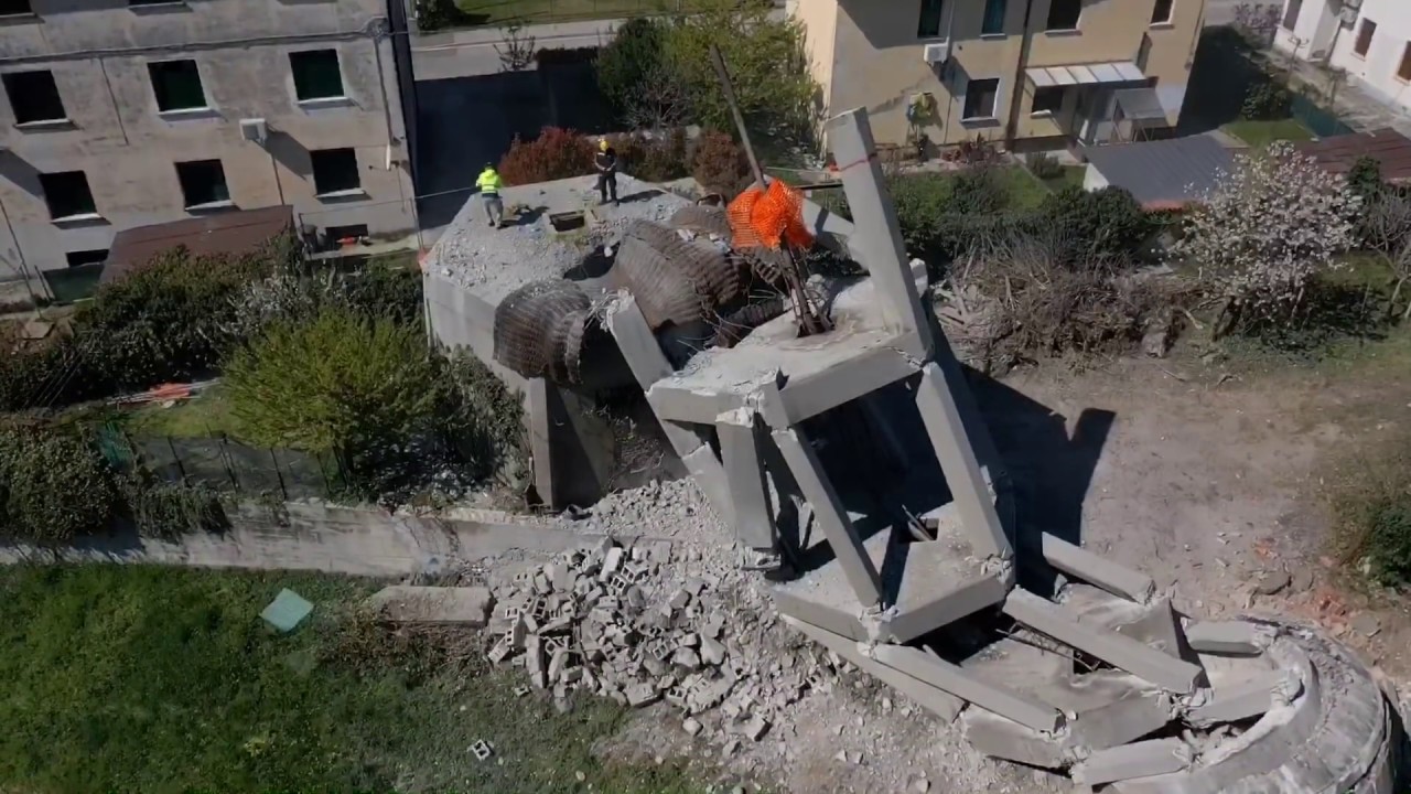 Abbattimento Torre piezometrica di Nove