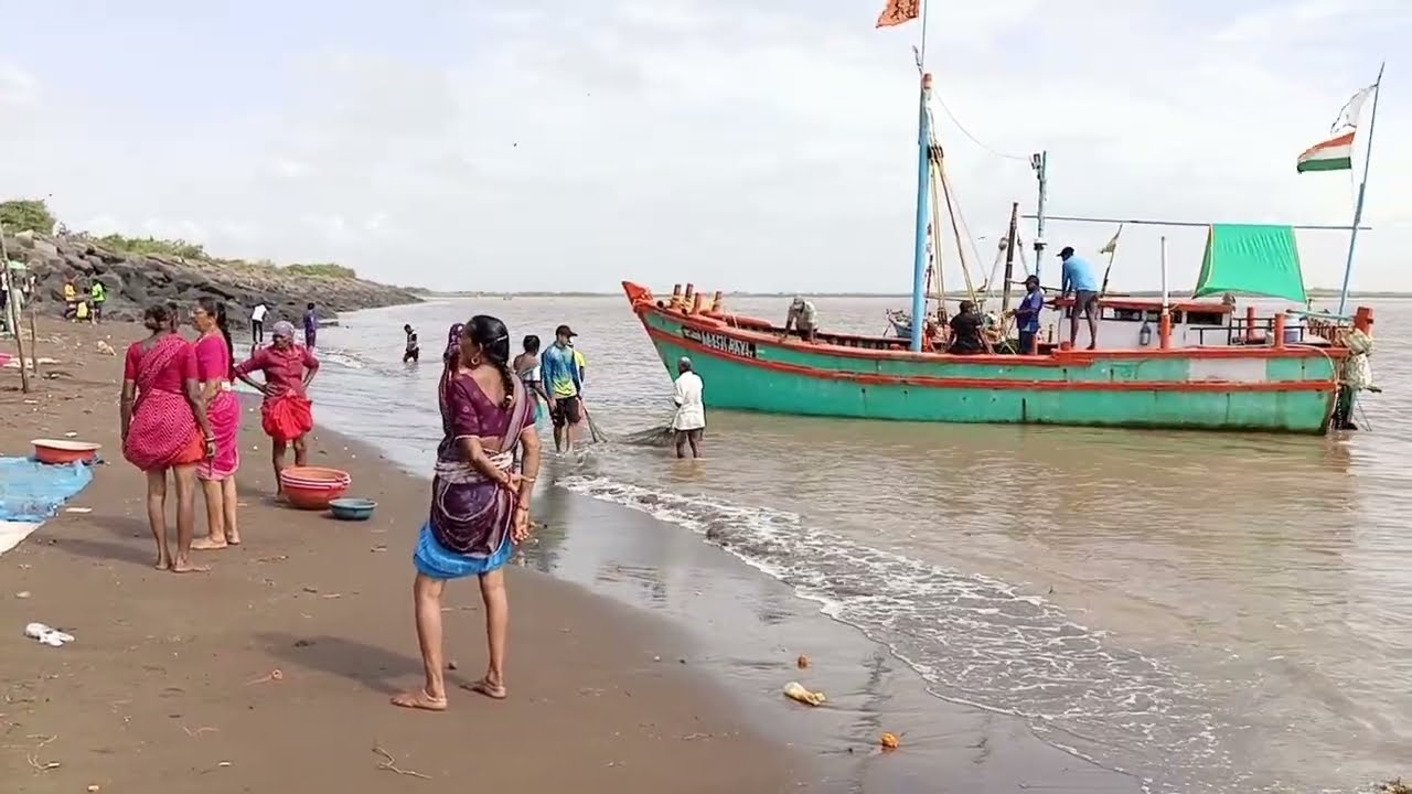 Sea beach Coastal Vibes: Fishing at Onjal Machhiwad, Gujarat