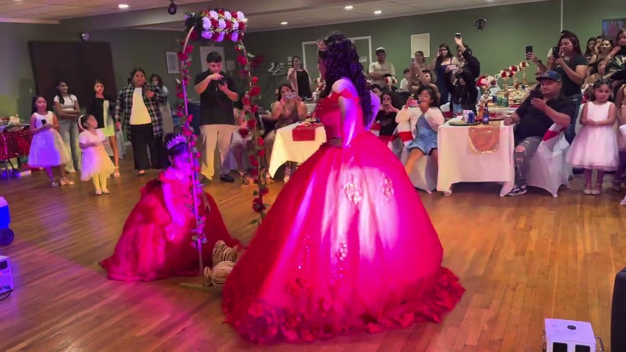 ￼quince de yensi  conla mini quinceañera 