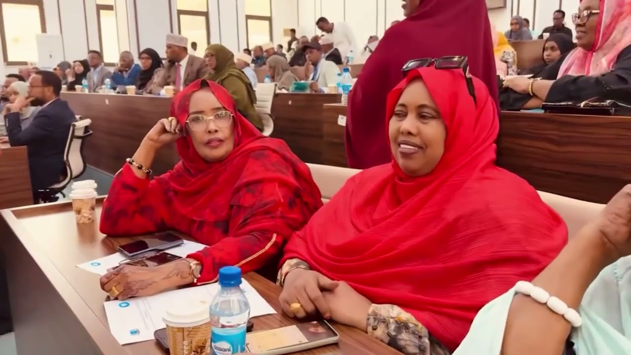 Mudanayaasha Labada Aqal ayaa bilaabay ka doodista cutubyada 7-aad iyo 8-aad ee Dastuurka KMG ah.
