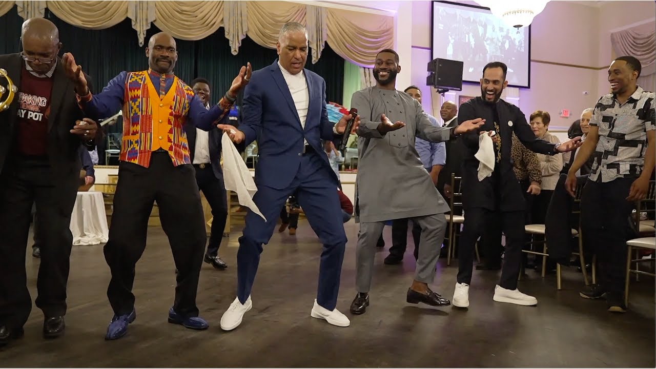 6 Minutes Of Explosive African Medley Praise With ECM Worship Team