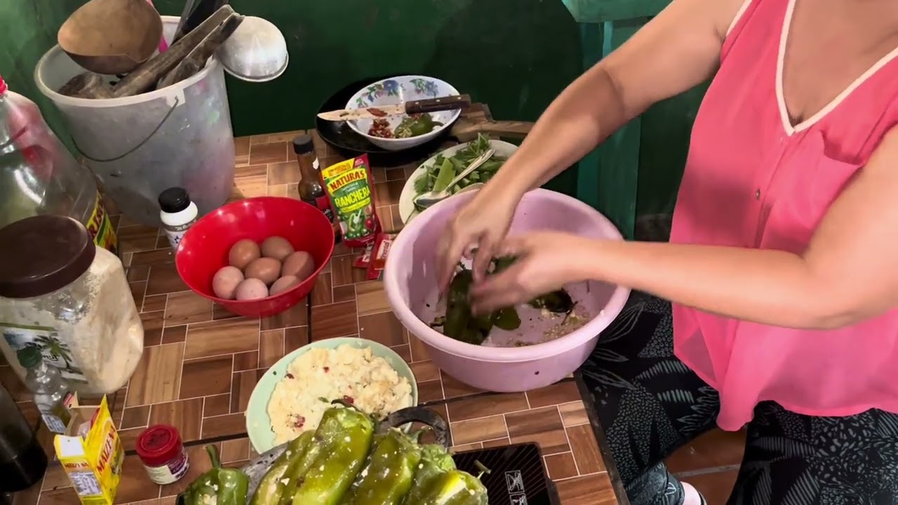 Preparando chiles rellenos 😋😋