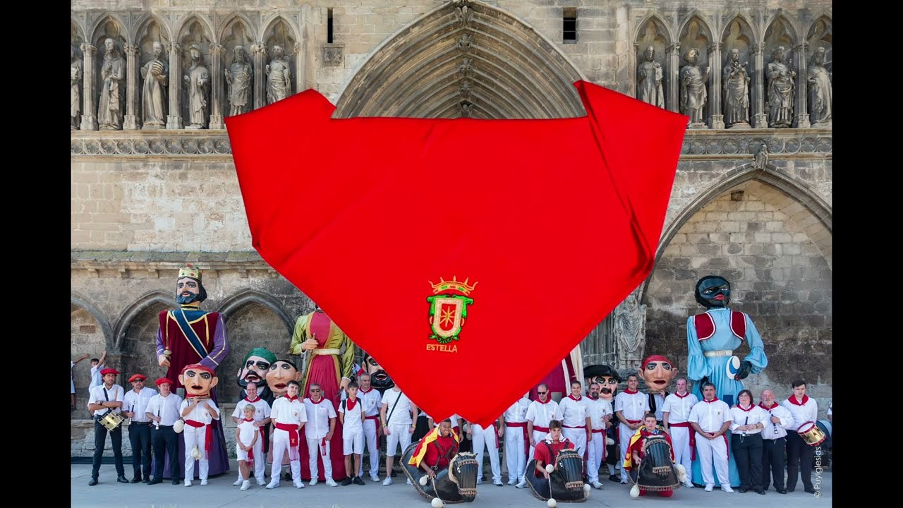 Jota Bailan los Gigantes despedida de los Gigantes jueves de fiestas 2022 Estella Lizarra Navarra