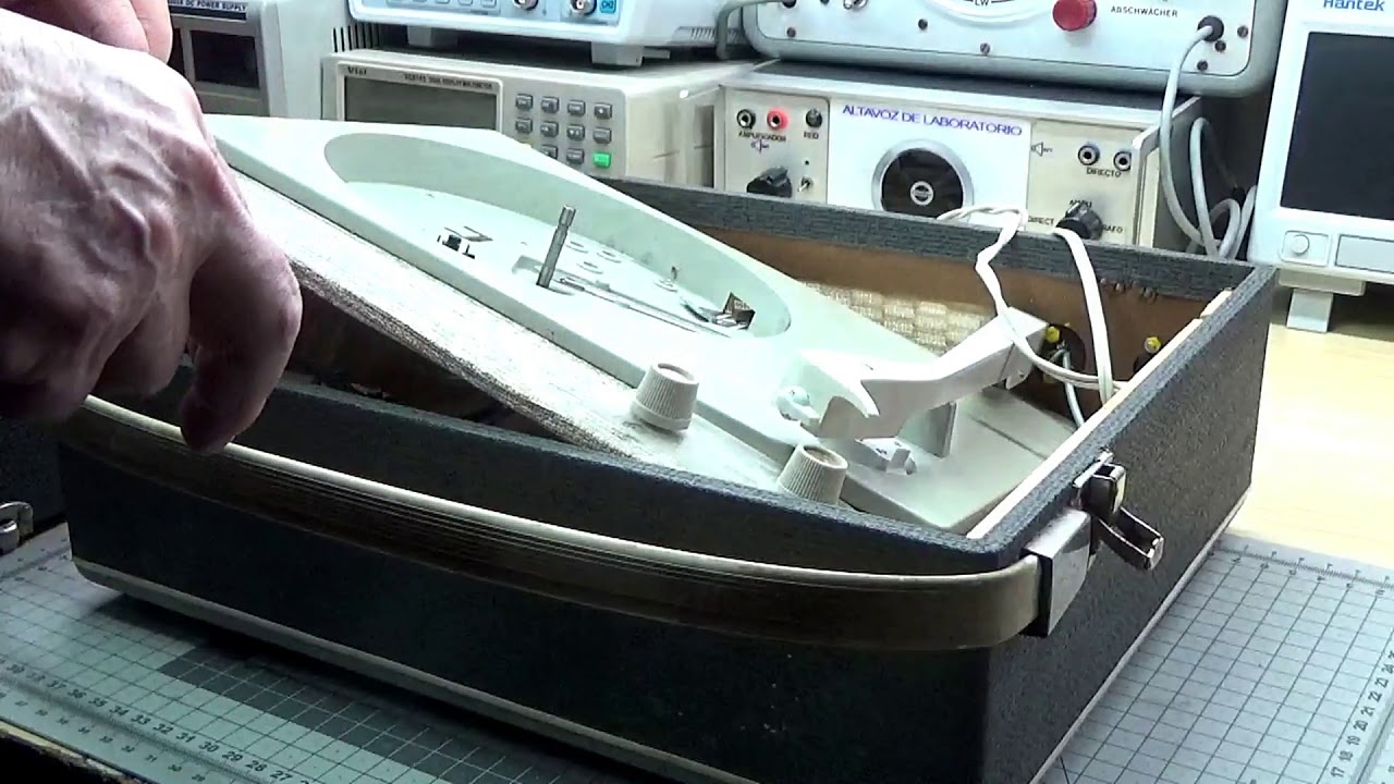 REPARACI&Oacute;N DE UN TOCADISCOS A LAMPARA