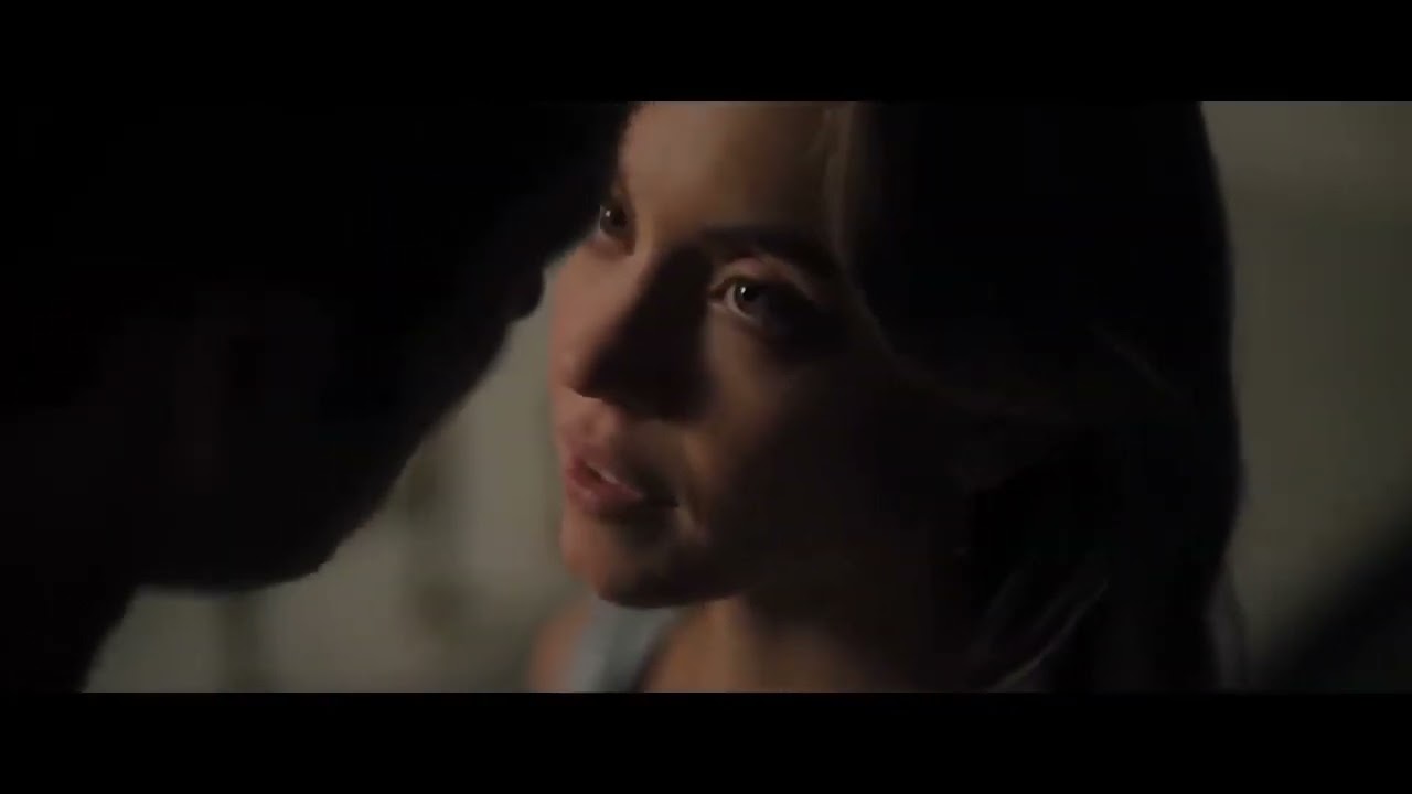 sydney sweeney kissing scene in anyone but you