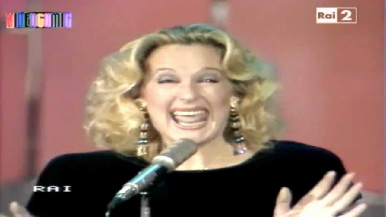 Loretta Goggi imita Milva (Fantastico 5 1984)