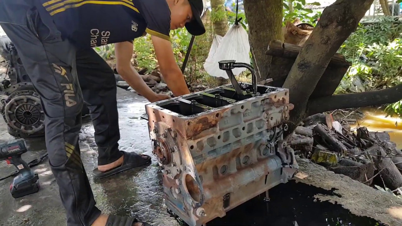 Tháo máy KUBOTA DC60 xem bên trong có gì ?