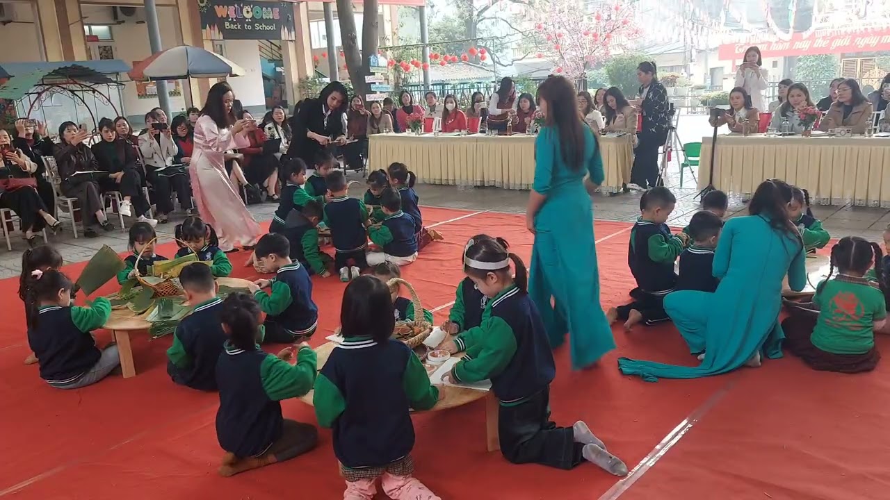 Hoạt động ngoài trời Bé chơi với chiếc lá 5-6T
