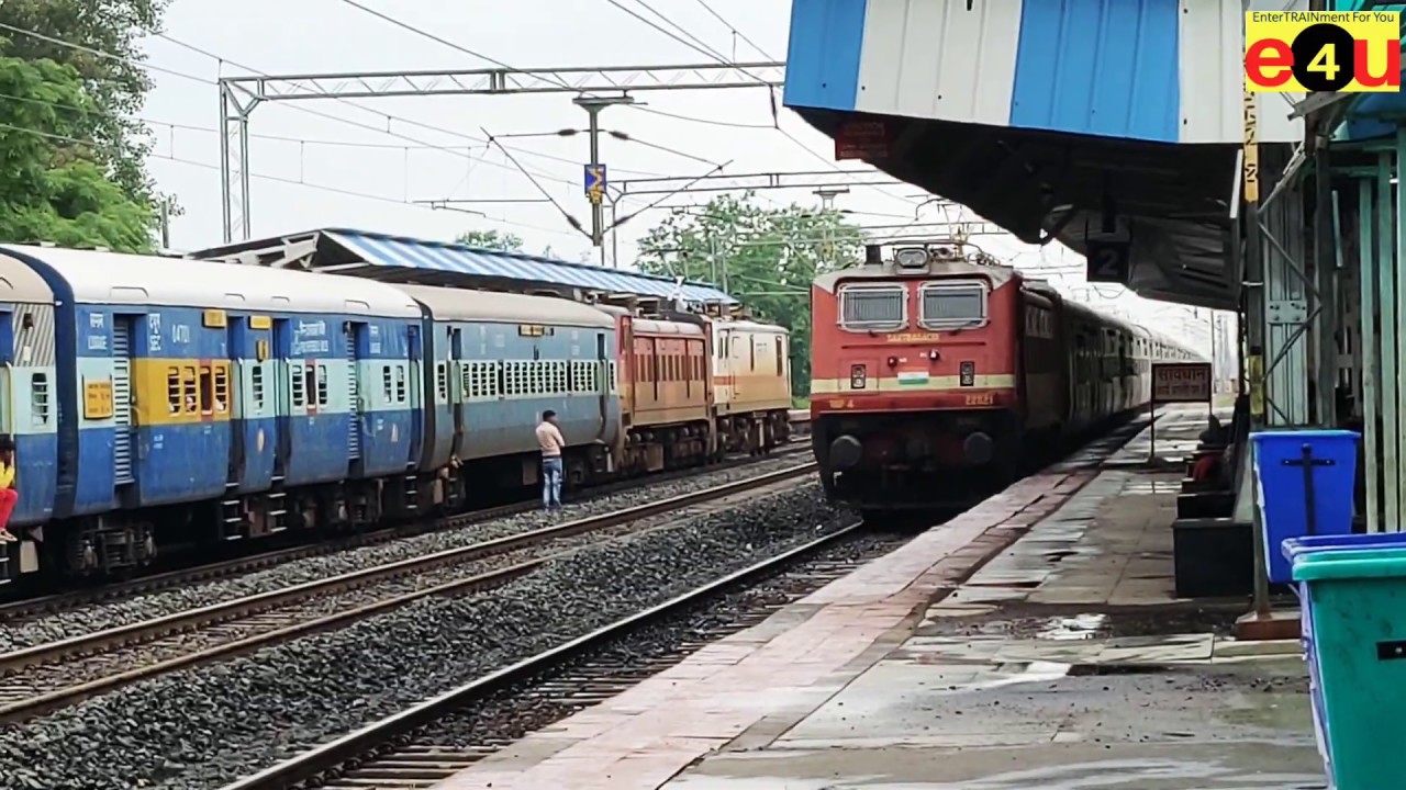 SHALIMAR EXPRESS Train Meets BILASPUR EXPRESS Train at Khurai Railway Station शालीमार एक्सप्रेस