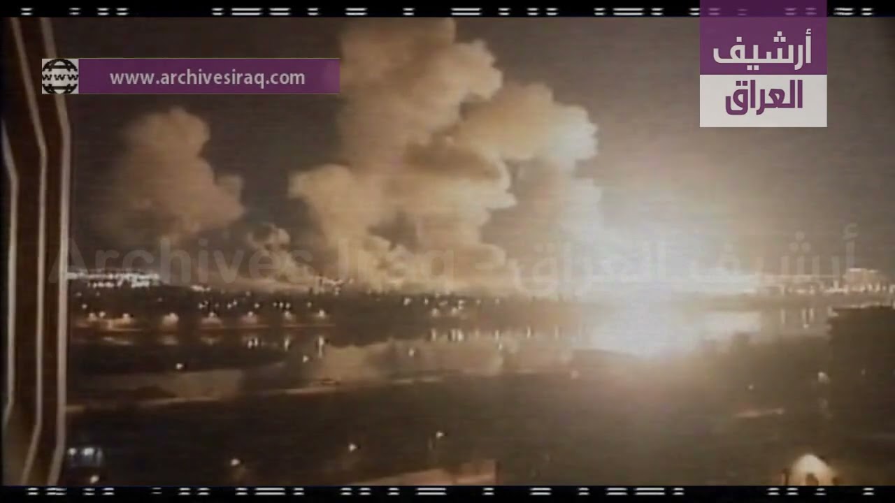 حرب العراق - لقطات ليلية مختلفة للانفجارات  في سماء بغداد ، العراق 20 مارس 2003.