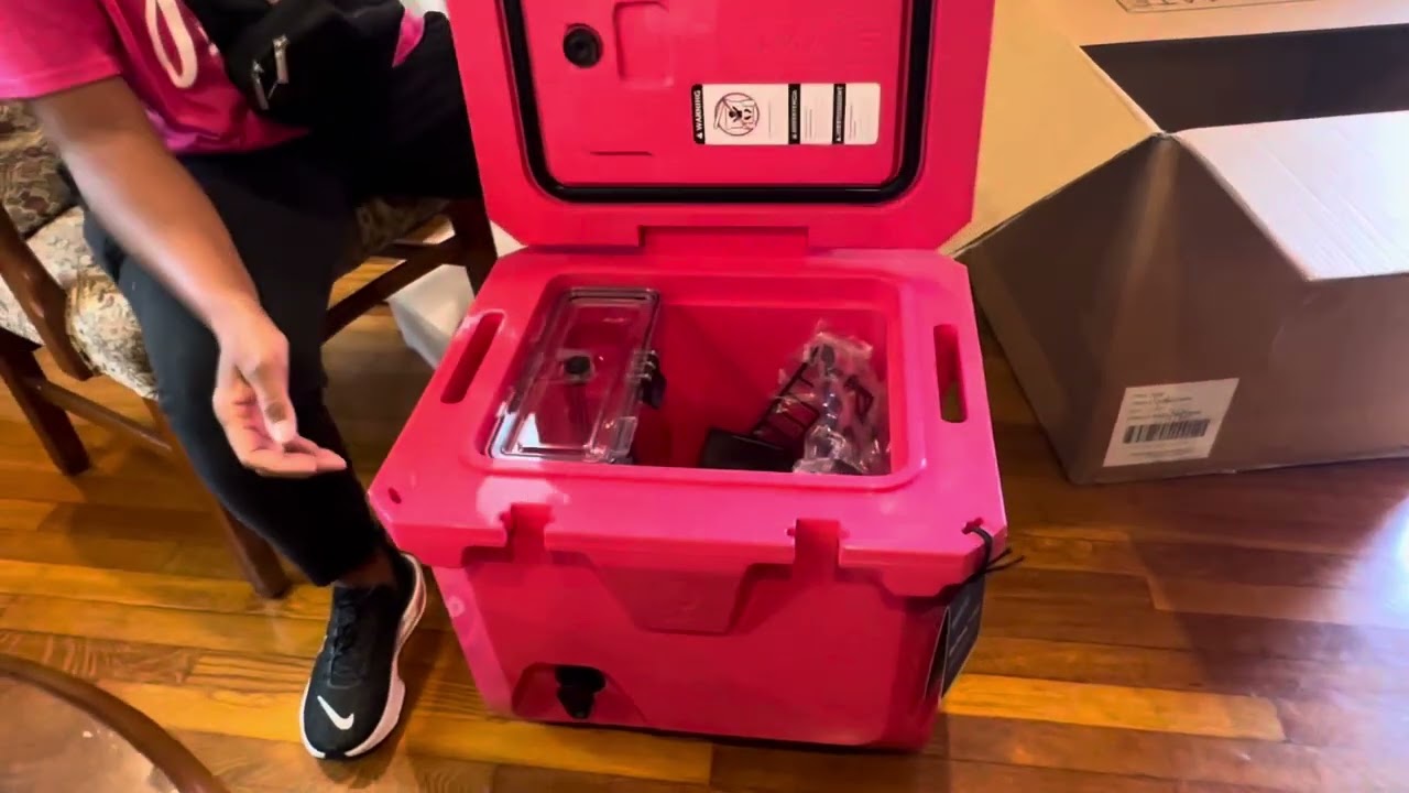 BrüMate 35qt cooler unboxing (neon Pink) #brumate #brutank #neonpink #35qt #cooler