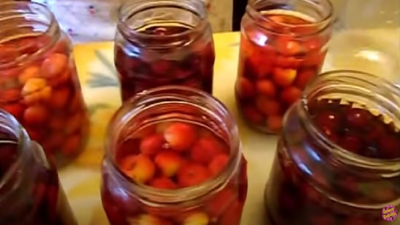 Compot de cireșe la borcan pentru iarnă.