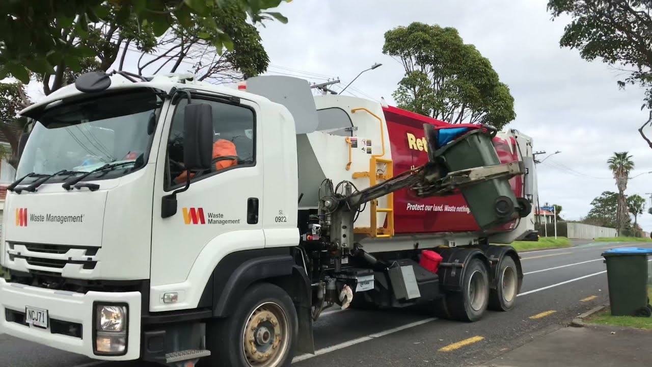 Auckland New Zealand Rubbish Truck, SL0922 Isuzu Waste Management