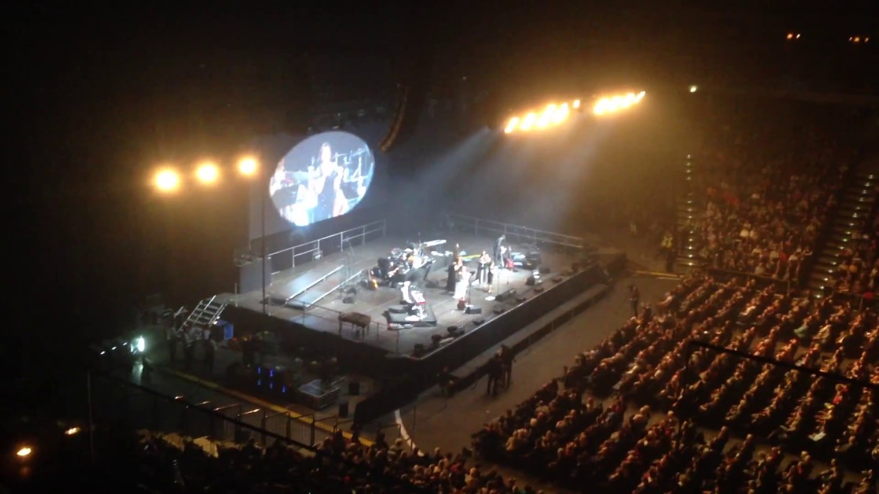 Marie Rottrová - Lásko, voníš deštěm - Vánoční koncert 2016 - O2 Arena