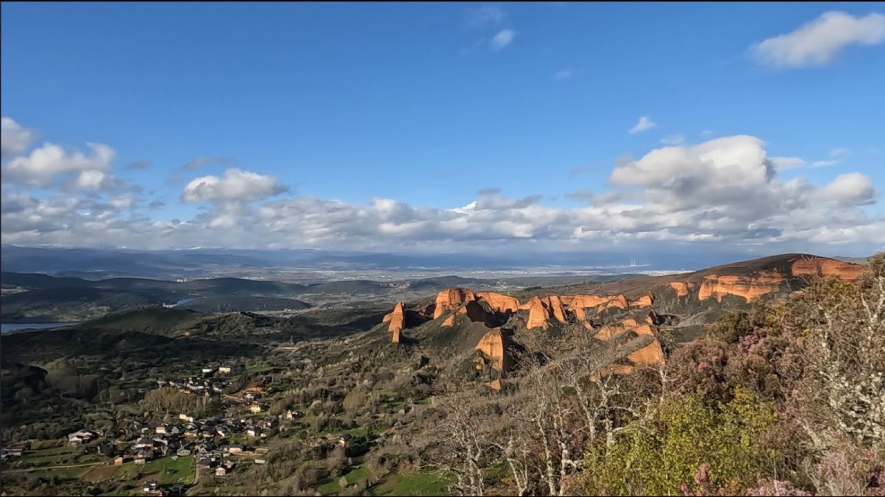 Calm hike through ancient gold mines - Las M&eacute;dulas