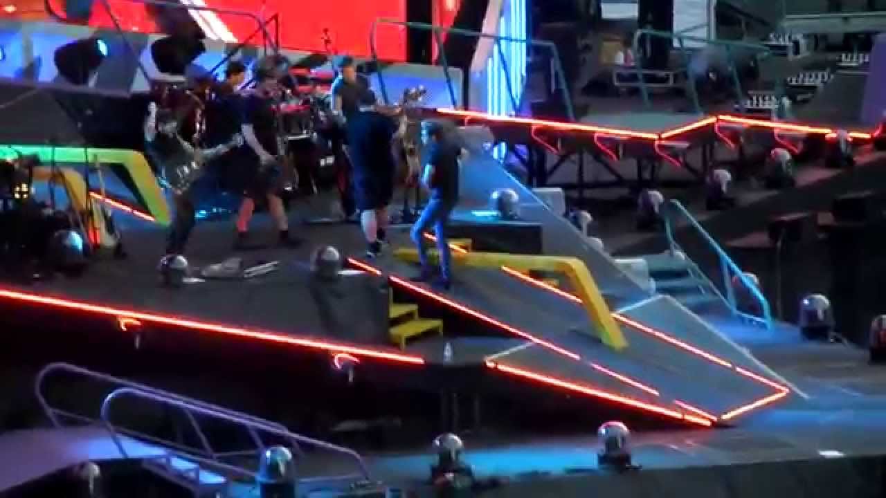 One Direction HD - Ready To Run & Strong live in Vienna, Austria | 10.6.2015 OTRA