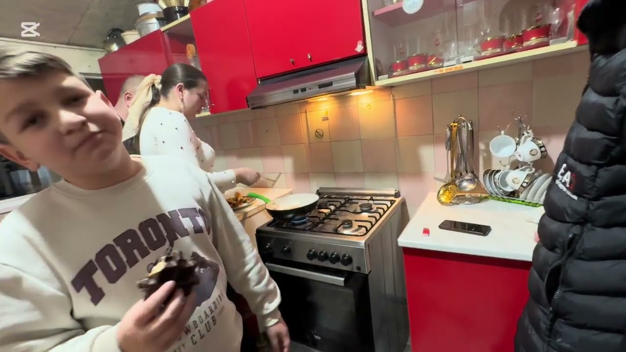 În bucătărie facem ședință în familie 