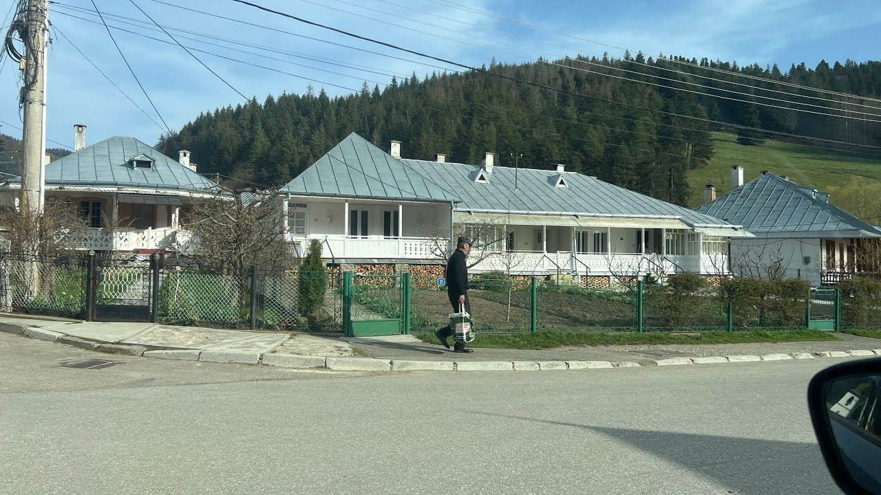 Satul alb al maicilor de la Agapia. Locul unde vibrația creștină vindecă