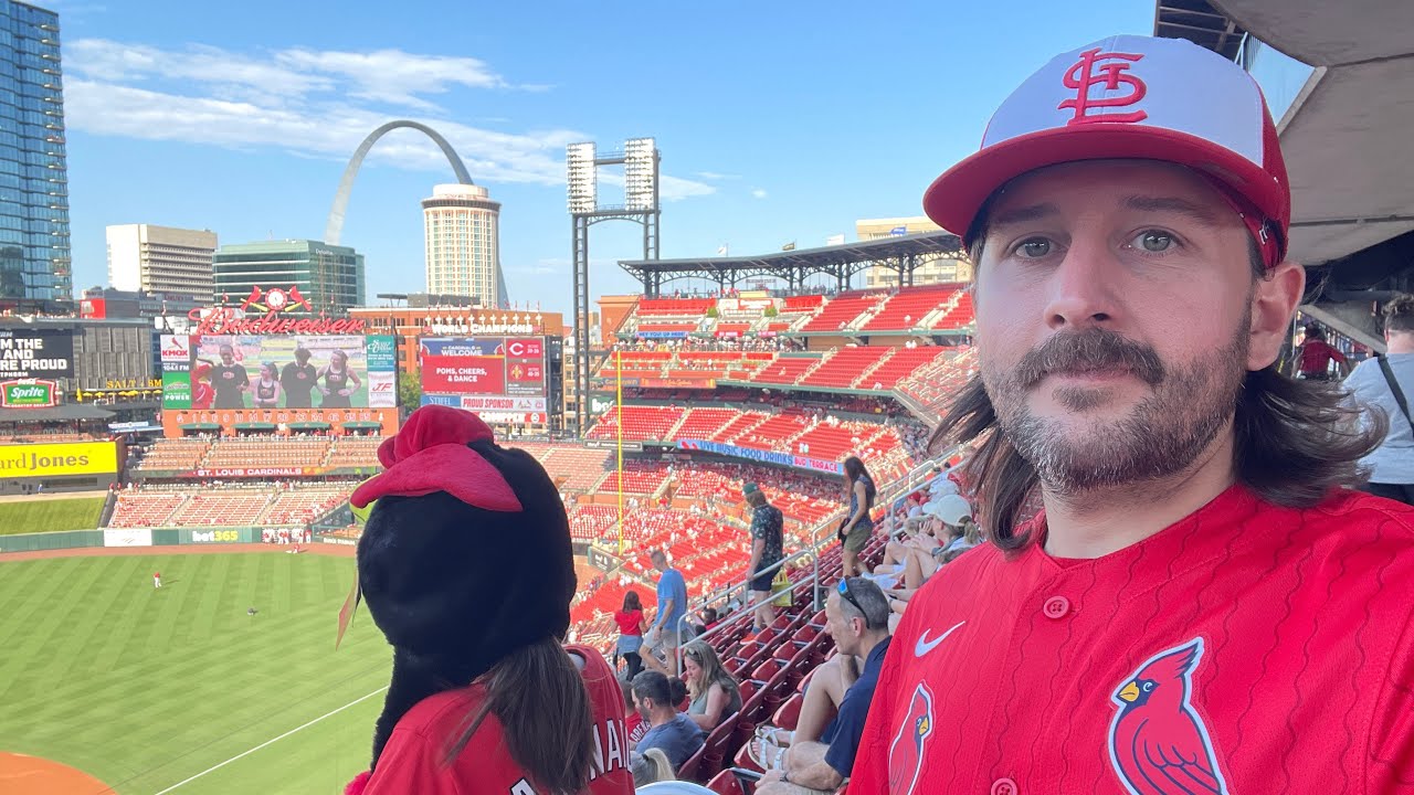 A Day in St. Louis | Botanical Gardens | Gateway Arch | Sugarfire Smoke House | St. Louis Cardinals