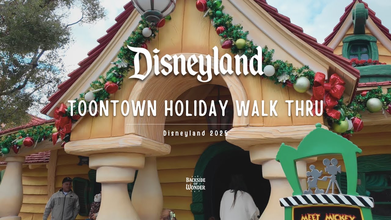 Disneyland Toontown Holiday Walkthrough 4K | Full Christmas POV