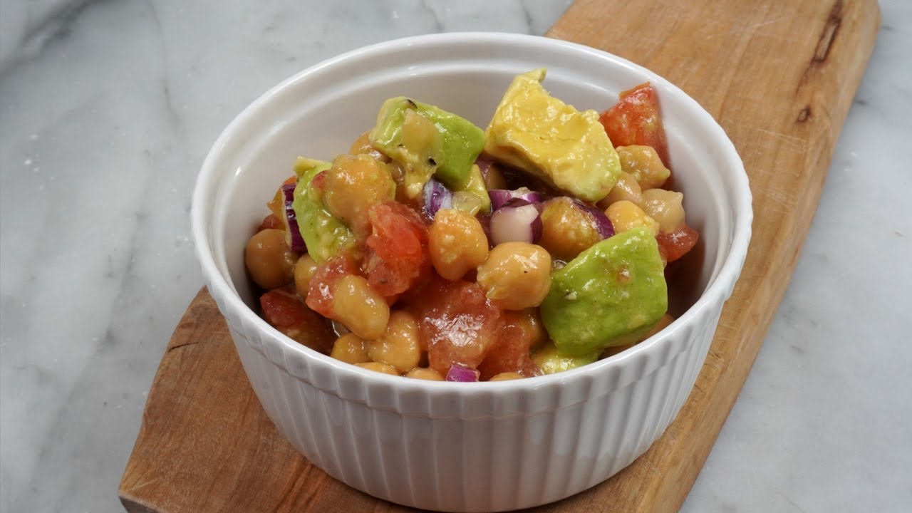 Insalata Ceci e Avocado buona e veloce - Piatto Unico