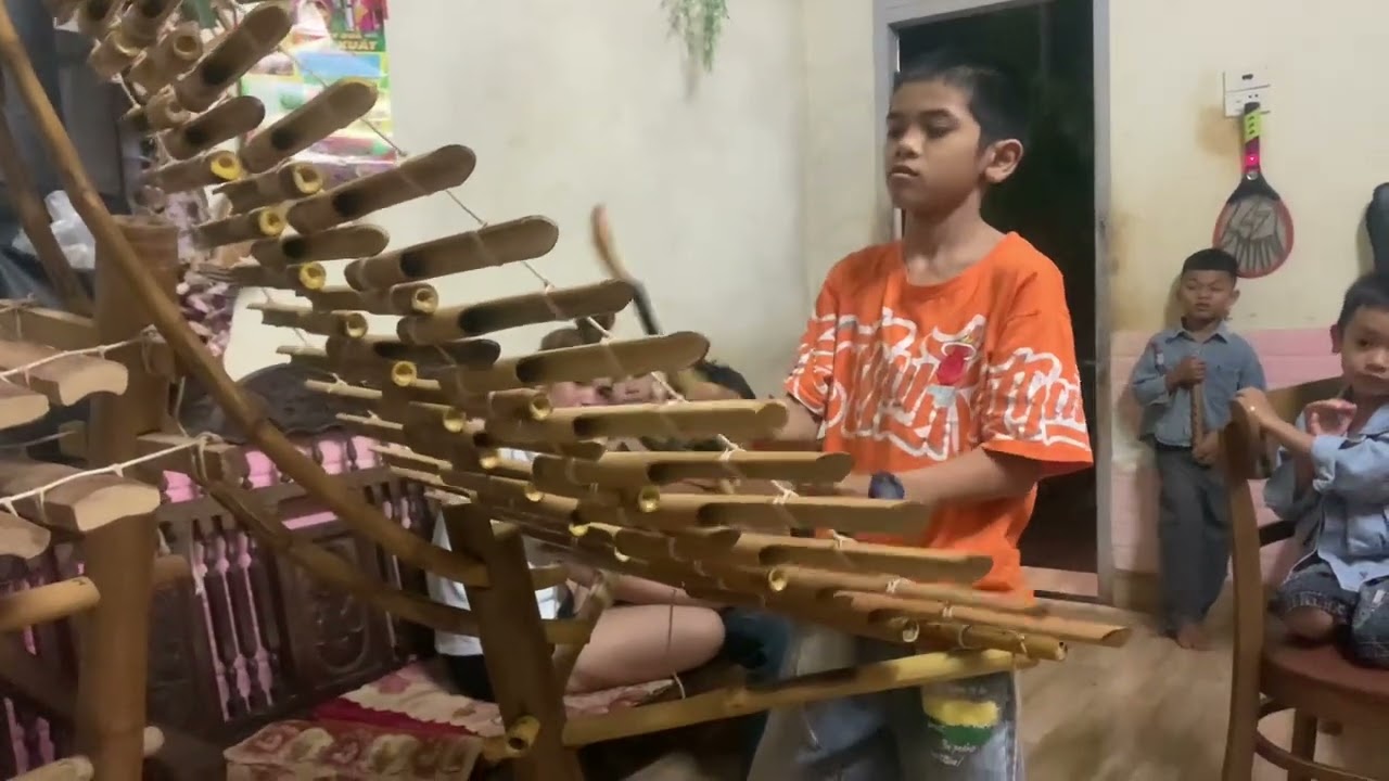 Hoa cỏ lâu - độc tấu đàn T’Rưng