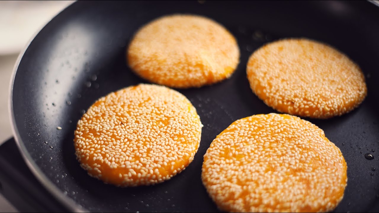 Pan-Fried Sweet Potato Glutinous Rice (Mochi) Pancakes (Easy Recipe) | 番薯燒餅 (簡單做法)