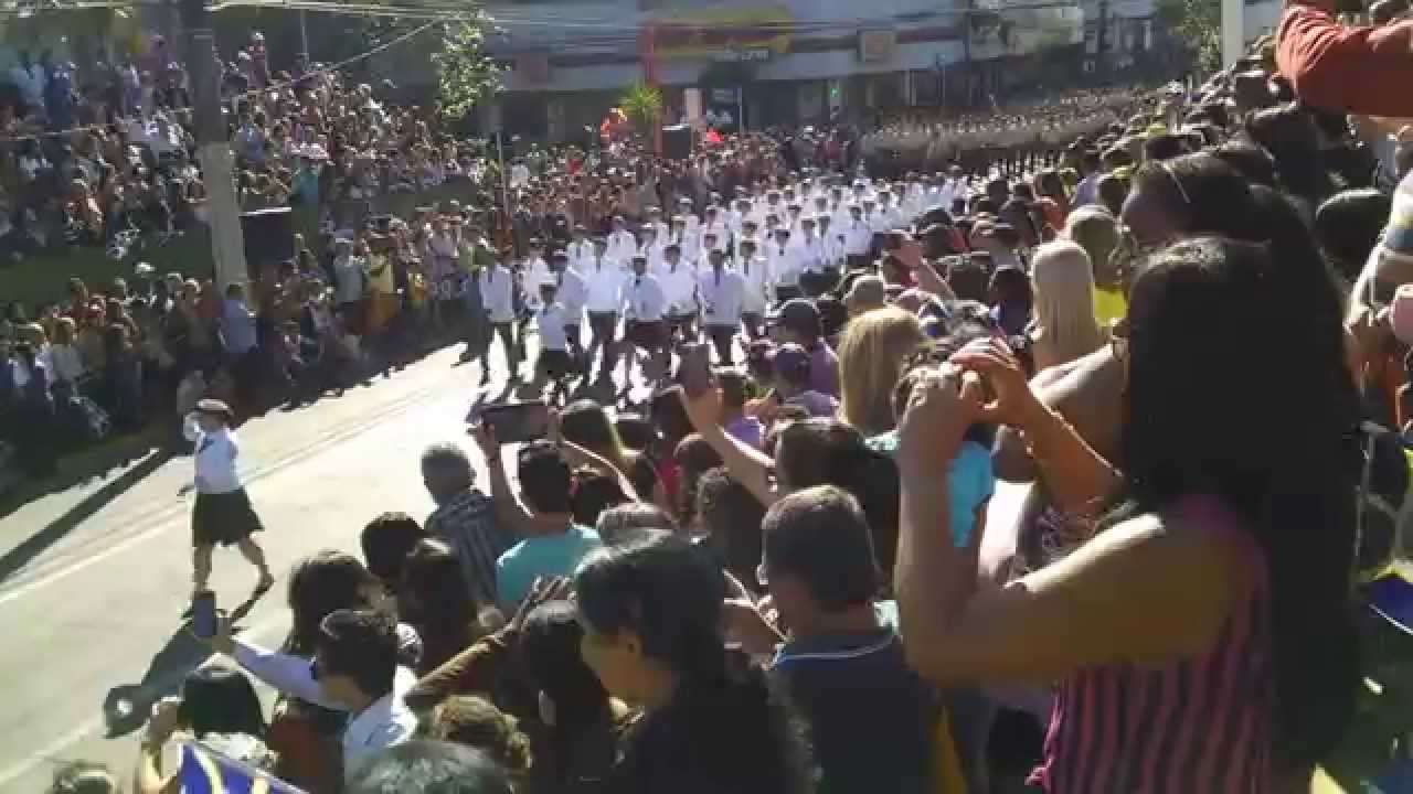 desfile do COLÉGIO DA POLICIA MILITAR DE GOIAS - unidade POLIVALENTE GABRIEL ISSA