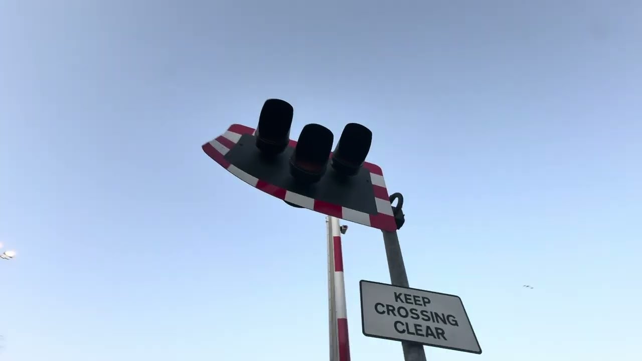 hampton level crossing